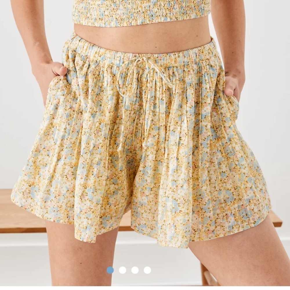 American Eagle Outfitters Yellow Floral High-Waist Pull-On Shorts